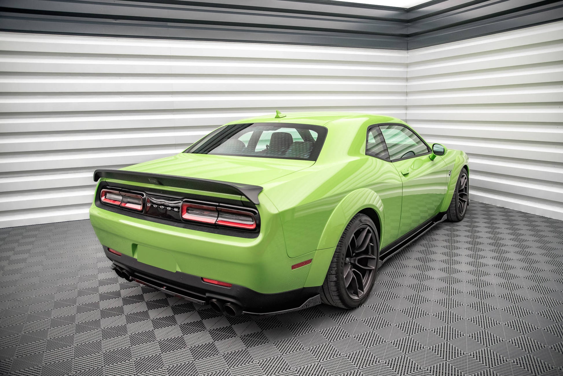 Heck Ansatz Flaps Diffusor für Dodge Challenger SRT Hellcat Mk3 schwarz Hochglanz