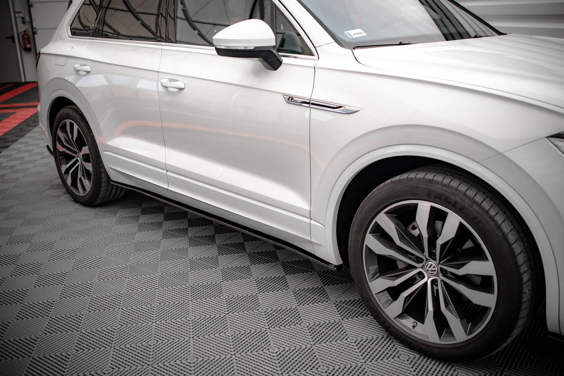 Seitenschweller Ansatz für Volkswagen Touareg R-line Mk3 Carbon Look