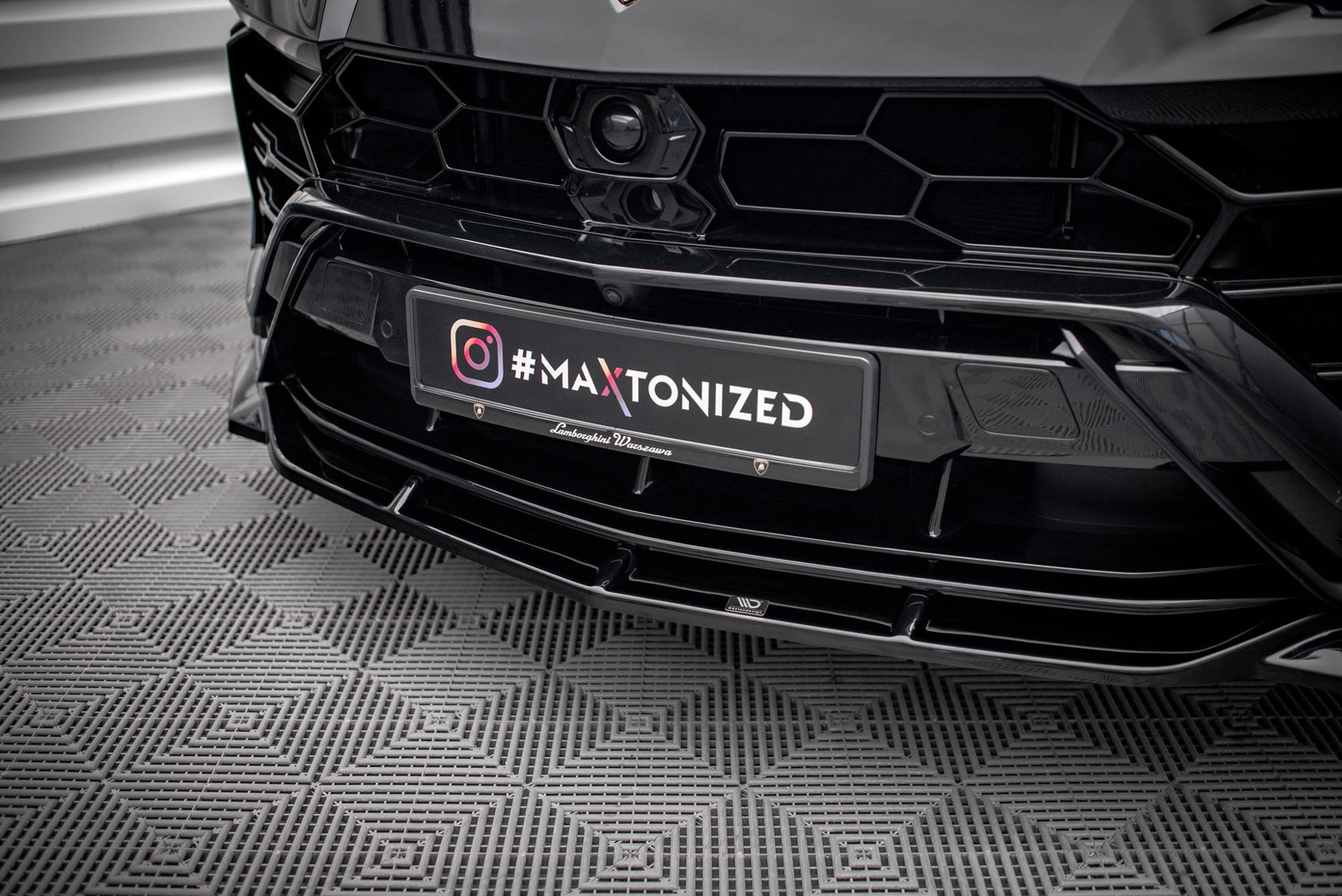 Front Ansatz V.3 für Lamborghini Urus Mk1 schwarz Hochglanz