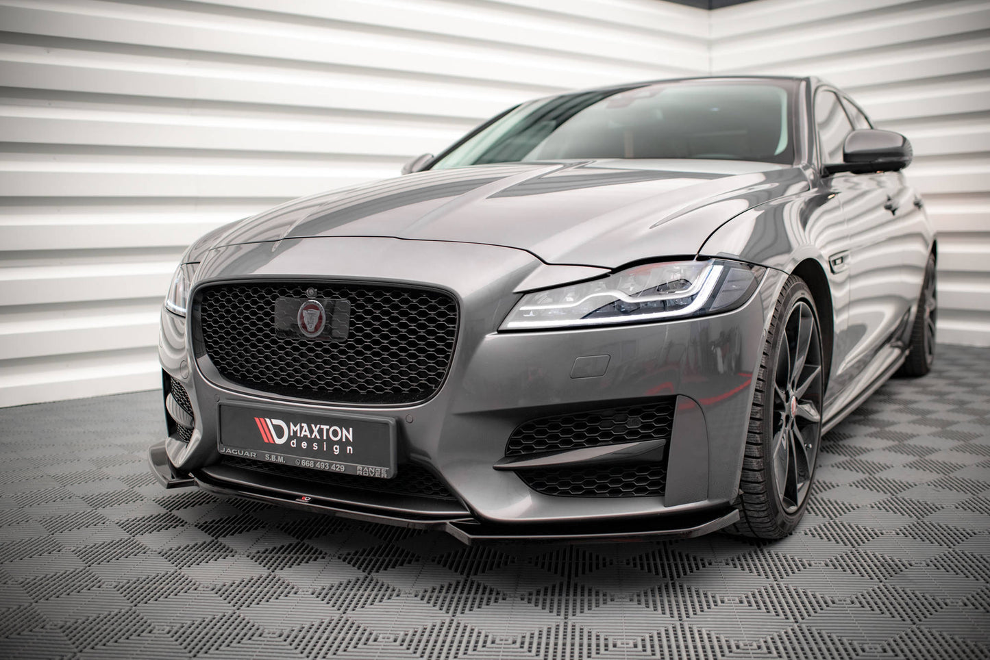 Front Ansatz V.1 für Jaguar XF R-Sport Mk2 schwarz matt