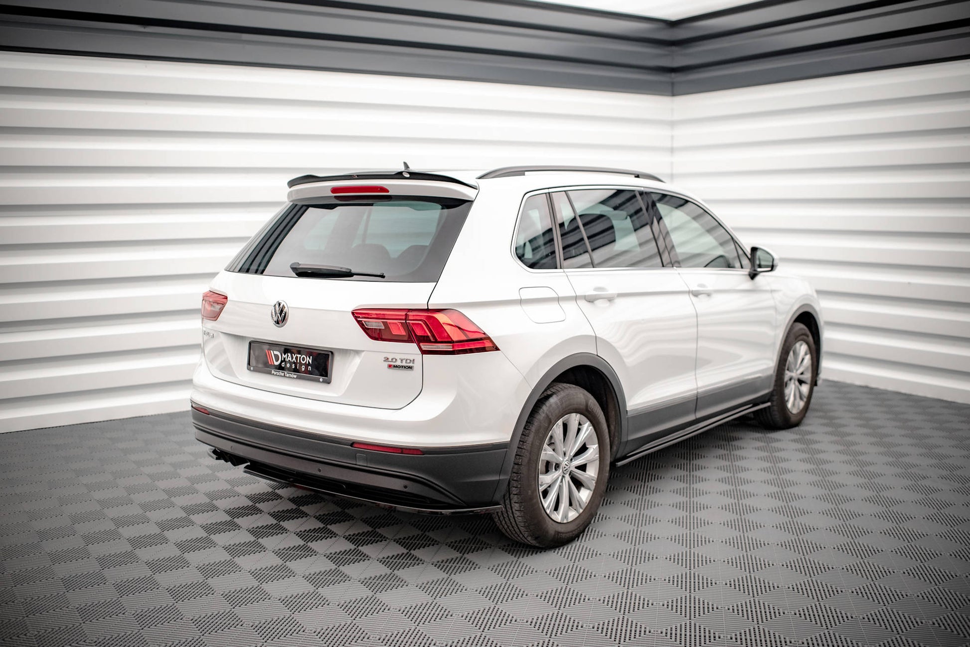 Heck Ansatz Flaps Diffusor für Volkswagen Tiguan Mk2 schwarz matt