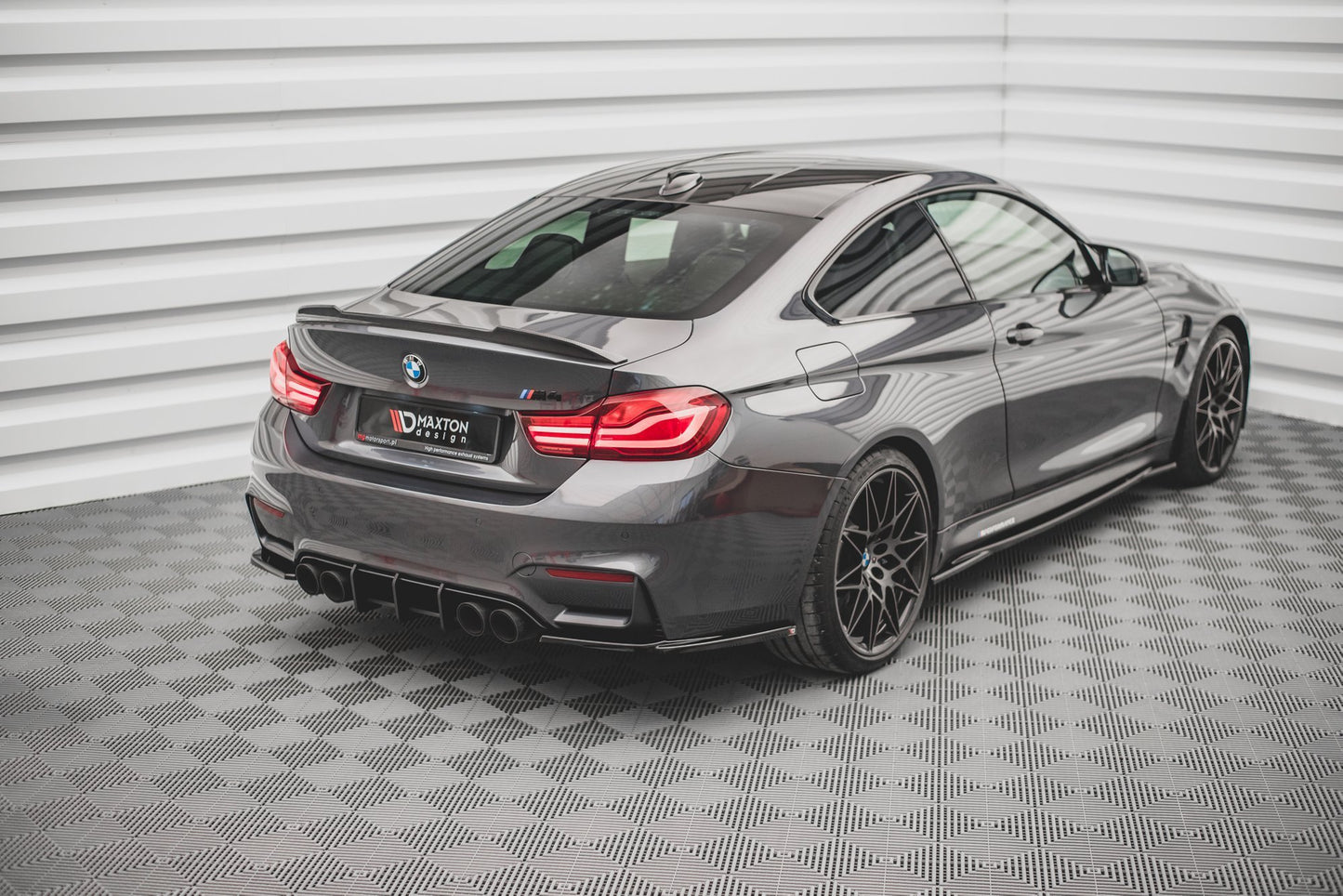 Heck Ansatz Flaps Diffusor V.1 für BMW M4 F82 schwarz Hochglanz