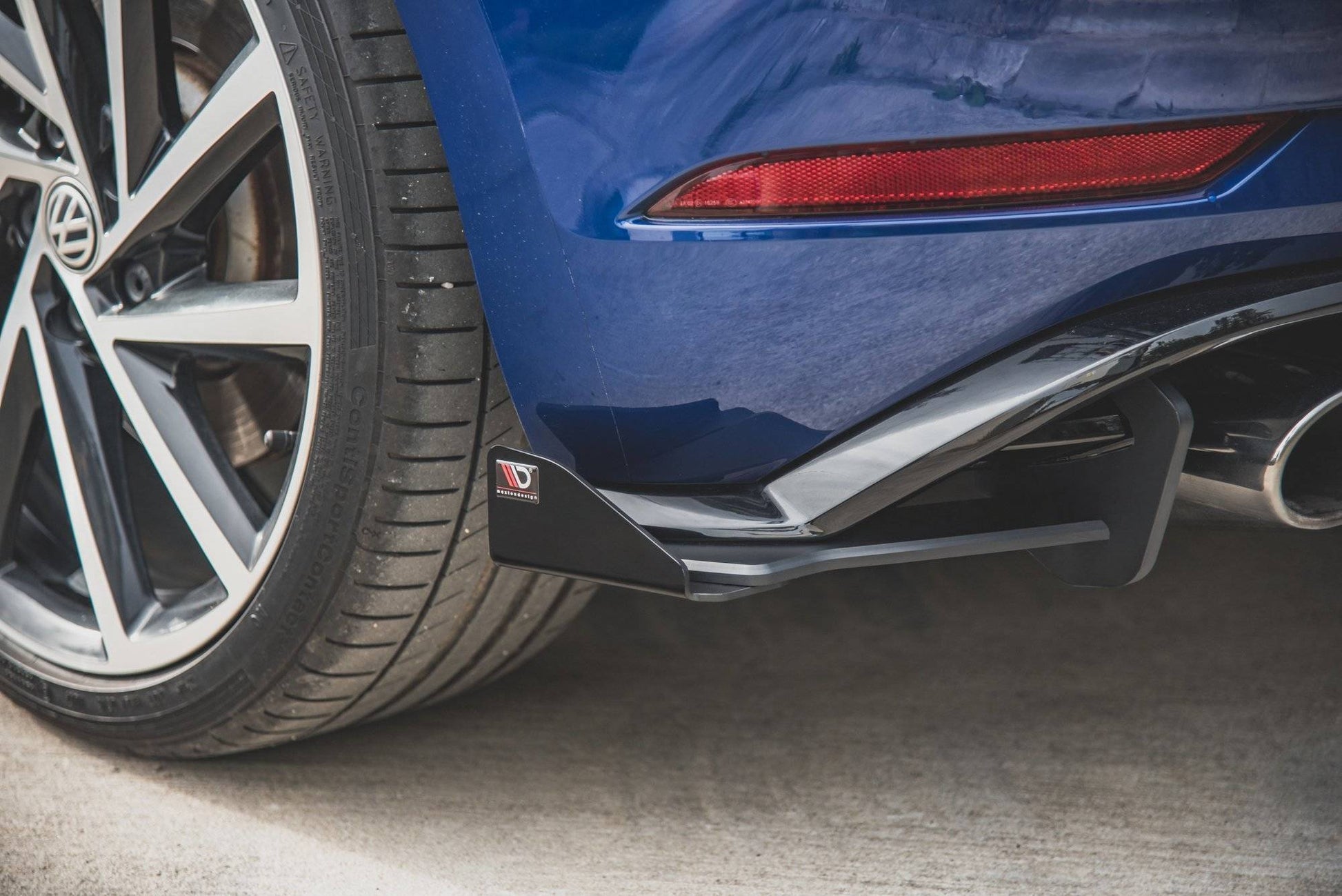 Hintere Seiten Flaps für Volkswagen Golf 7 R Facelift schwarz Hochglanz