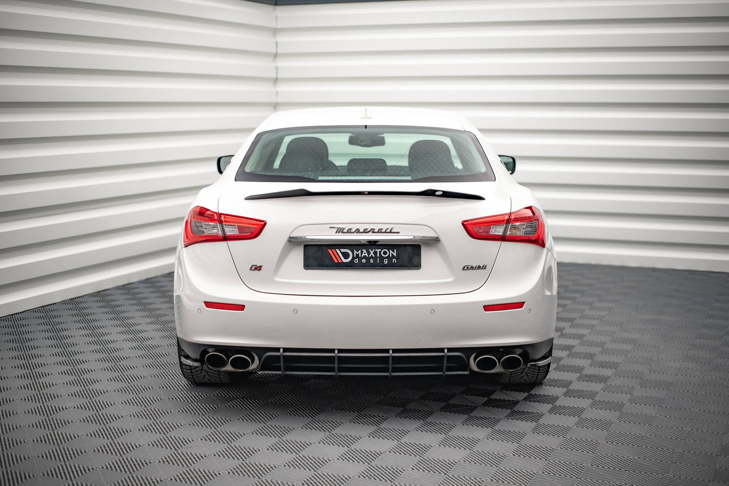 Spoiler CAP für Maserati Ghibli Mk3 schwarz Hochglanz