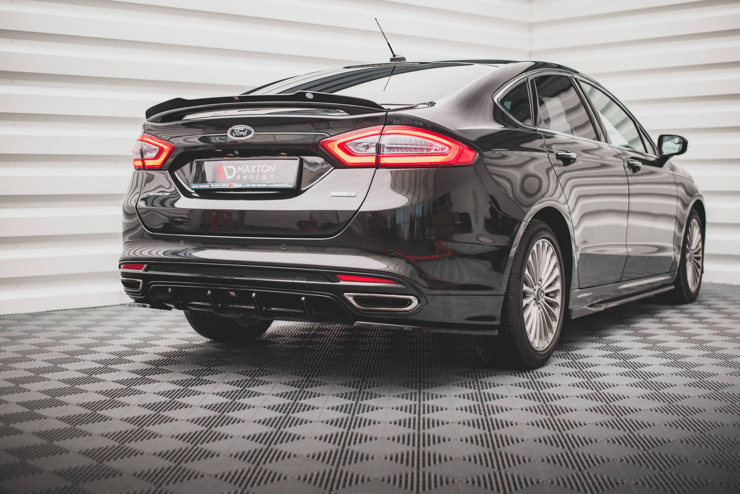 Spoiler CAP für Ford Mondeo Mk5 Carbon Look
