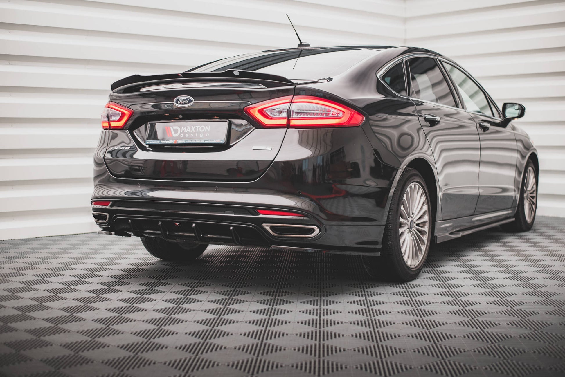 Spoiler CAP für Ford Mondeo Mk5 Carbon Look