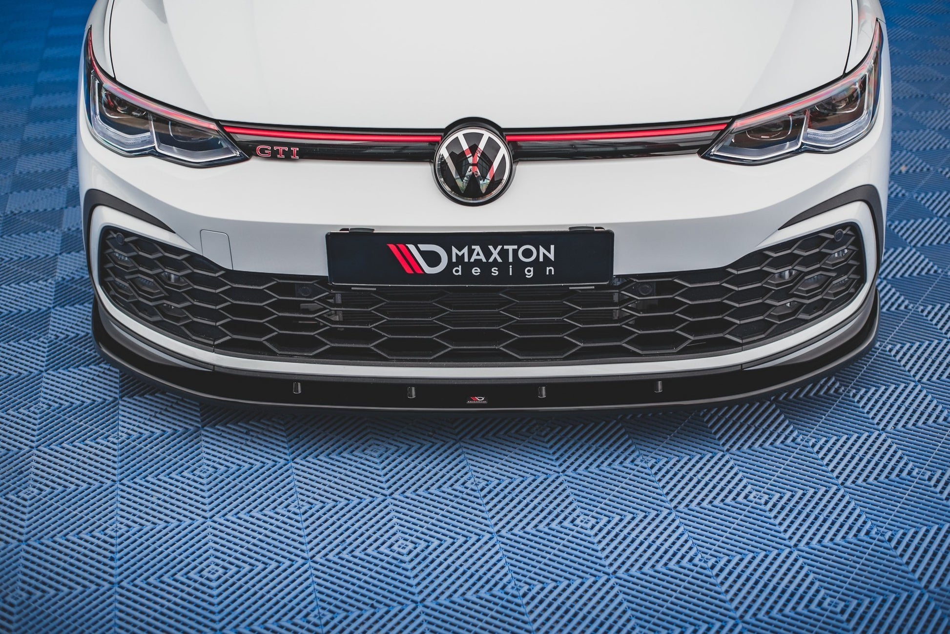 Front Ansatz für Volkswagen Golf 8 GTI schwarz Hochglanz