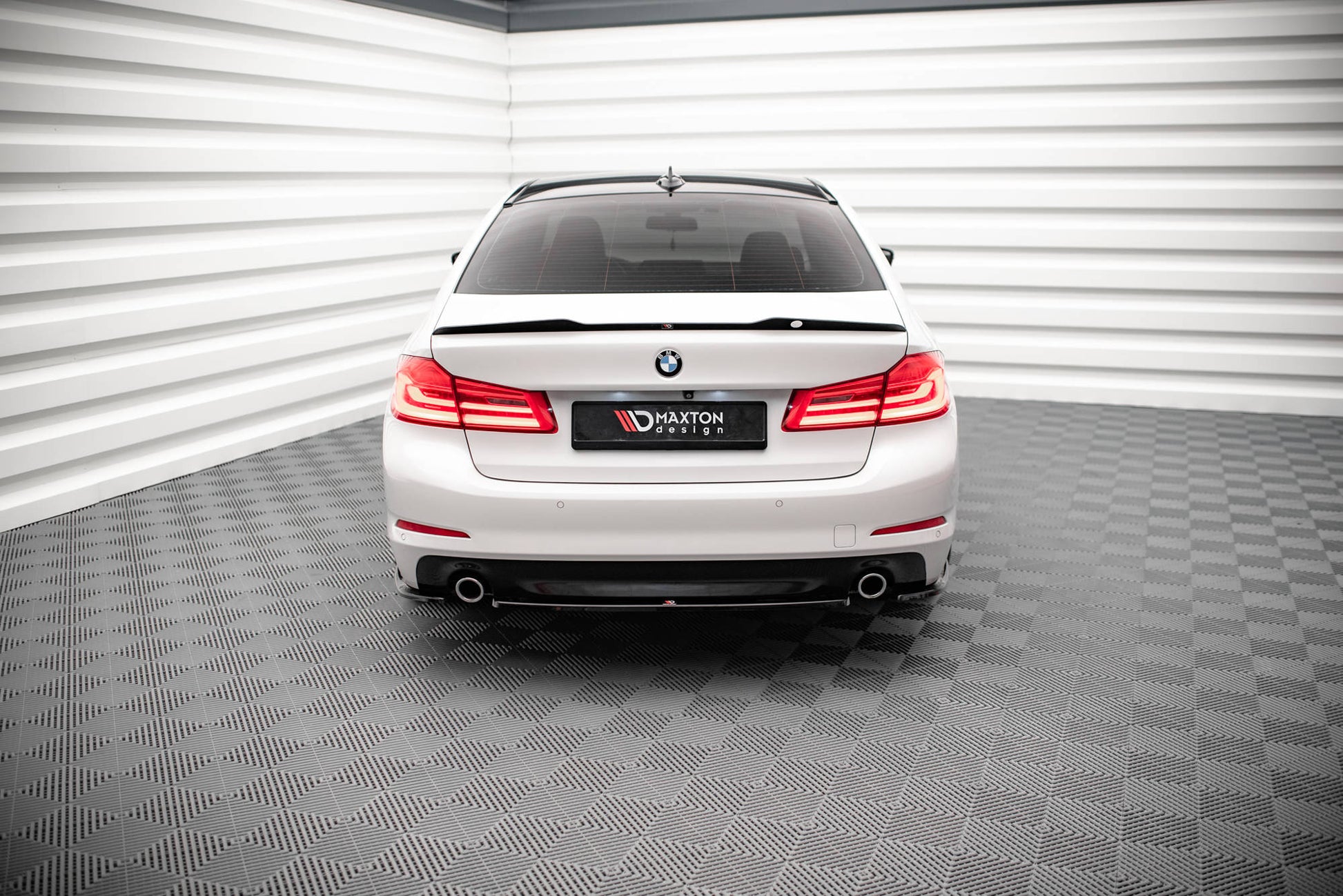 Mittlerer Diffusor Heck Ansatz für BMW 5er G30 schwarz matt