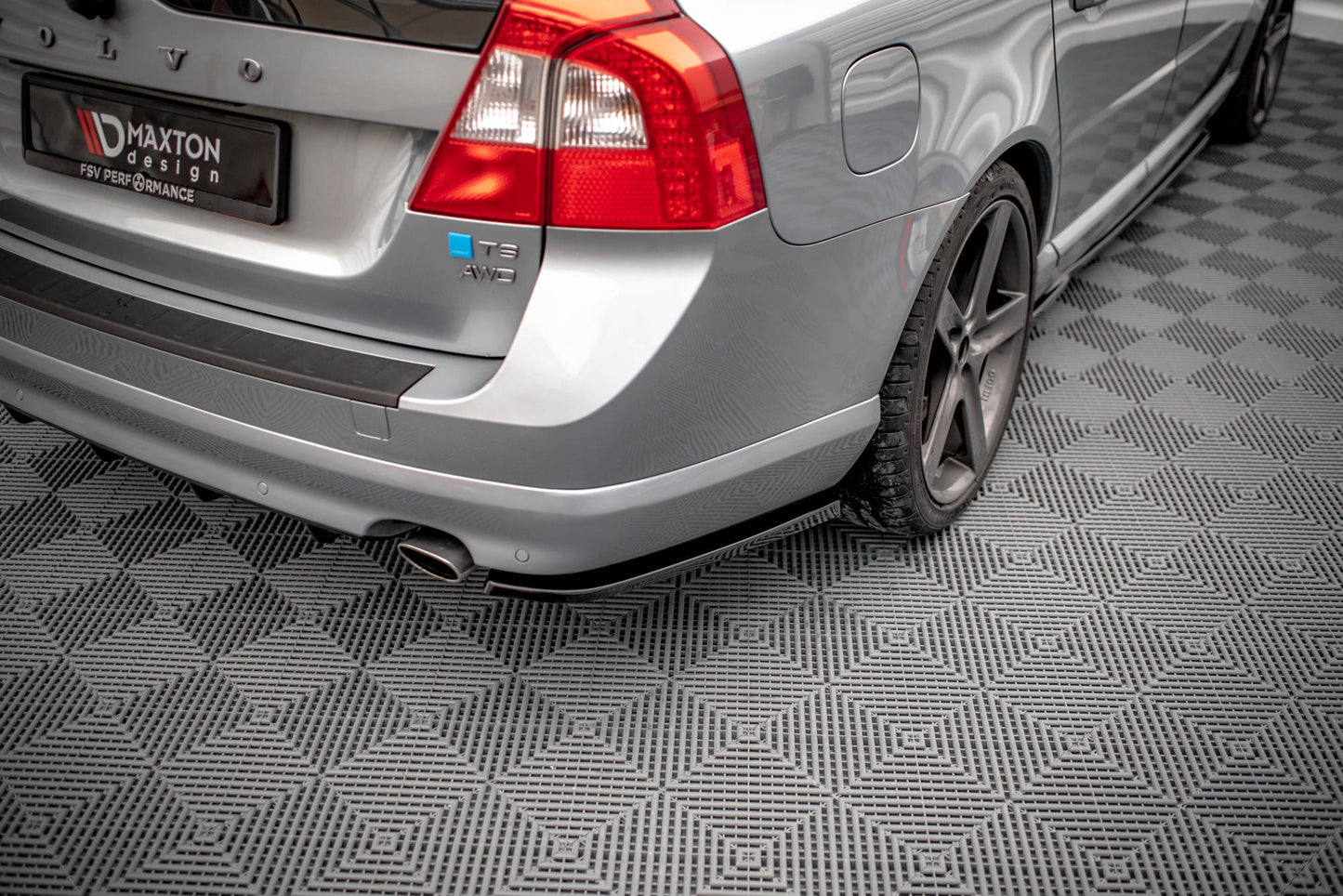 Heck Ansatz Flaps Diffusor für Volvo V70 Mk3 schwarz Hochglanz