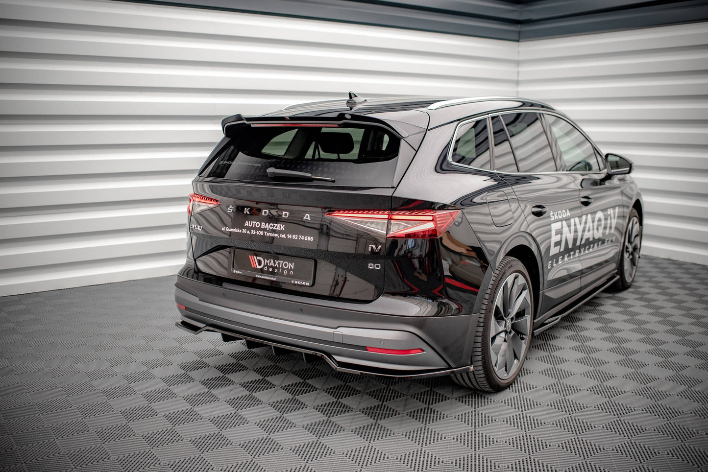 Mittlerer Diffusor Heck Ansatz DTM Look für Skoda Enyaq iV Carbon Look