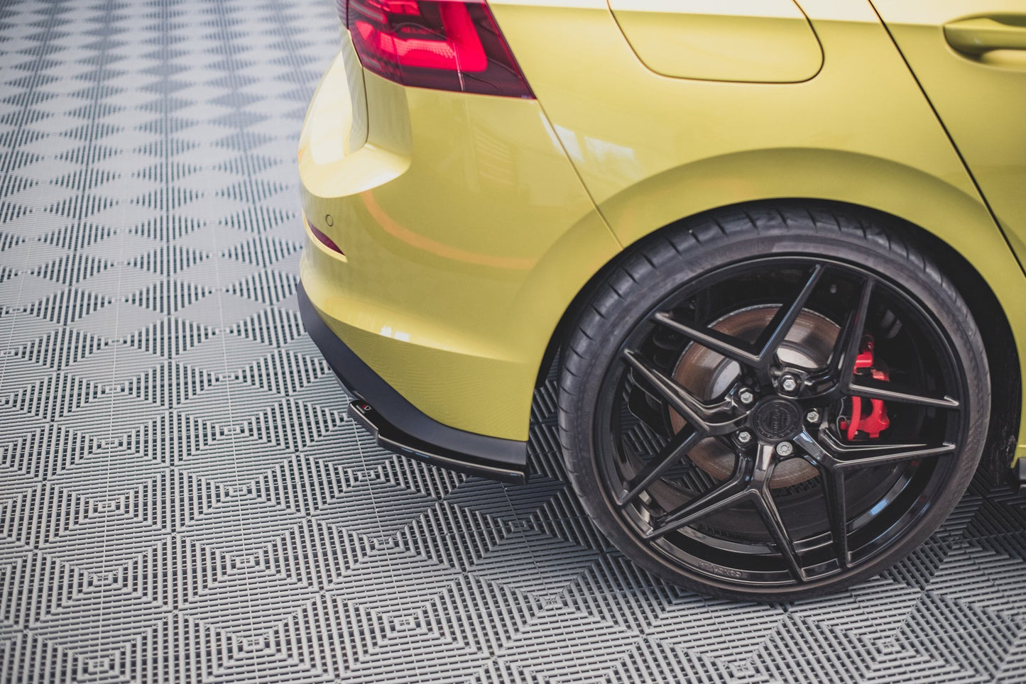 Heck Ansatz Flaps Diffusor V.2 für Volkswagen Golf 8 GTI Clubsport schwarz Hochglanz