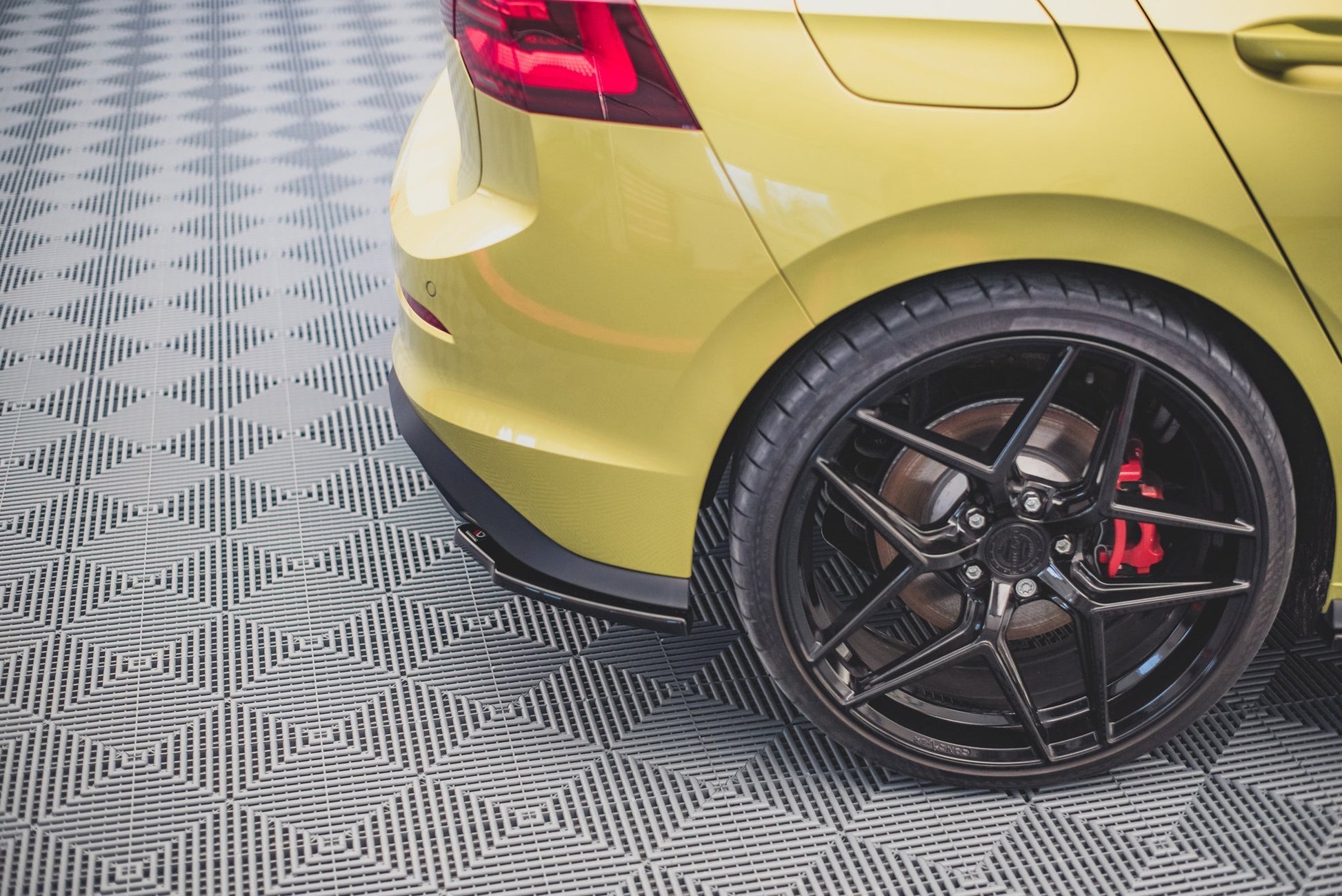 Heck Ansatz Flaps Diffusor V.2 für Volkswagen Golf 8 GTI Clubsport schwarz Hochglanz