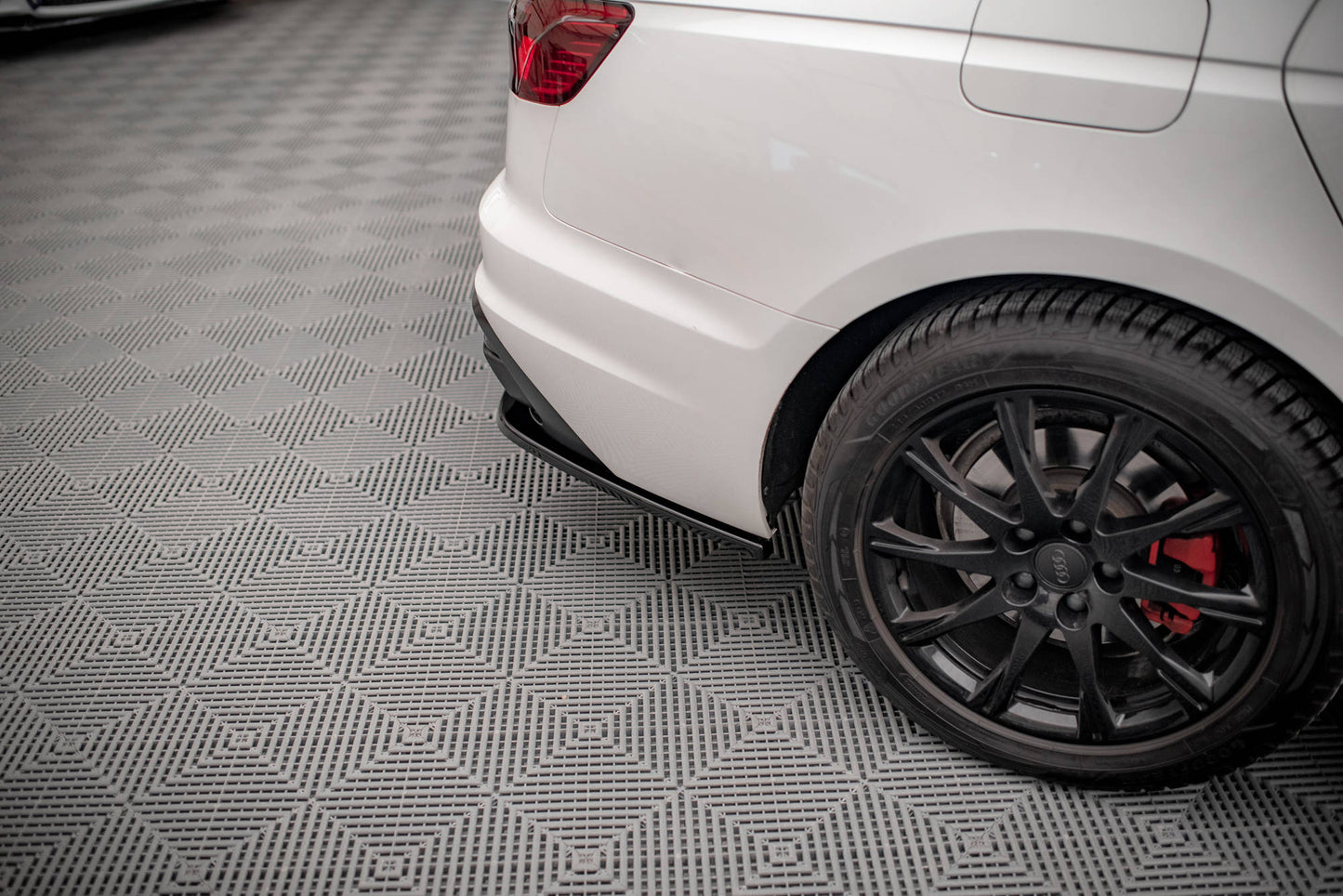 Heck Ansatz Flaps Diffusor für Audi A4 B9 Facelift Carbon Look