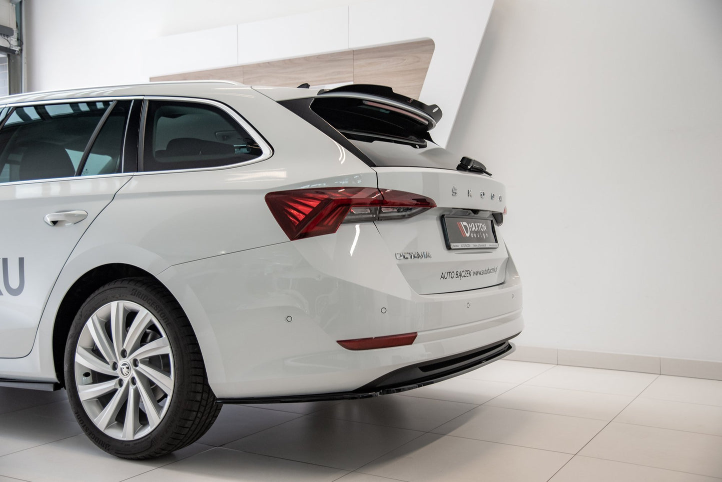 Spoiler CAP für Skoda Octavia Standard / RS Mk4 Combi schwarz Hochglanz