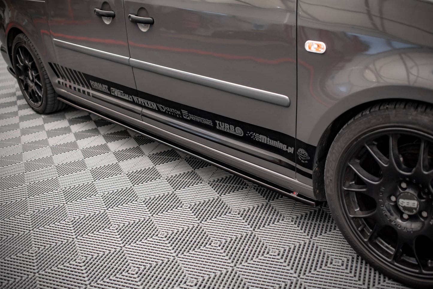 Seitenschweller Ansatz für Volkswagen Caddy Long Mk3 Facelift schwarz matt