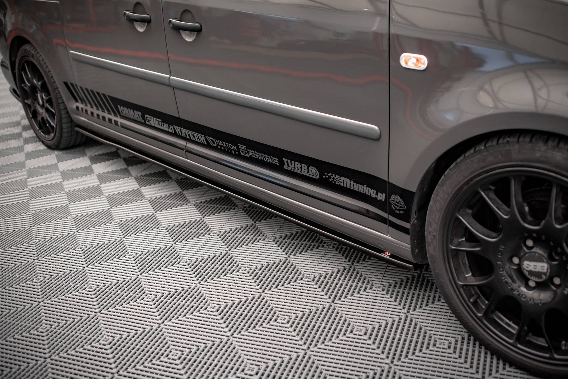 Seitenschweller Ansatz für Volkswagen Caddy Long Mk3 Facelift schwarz matt