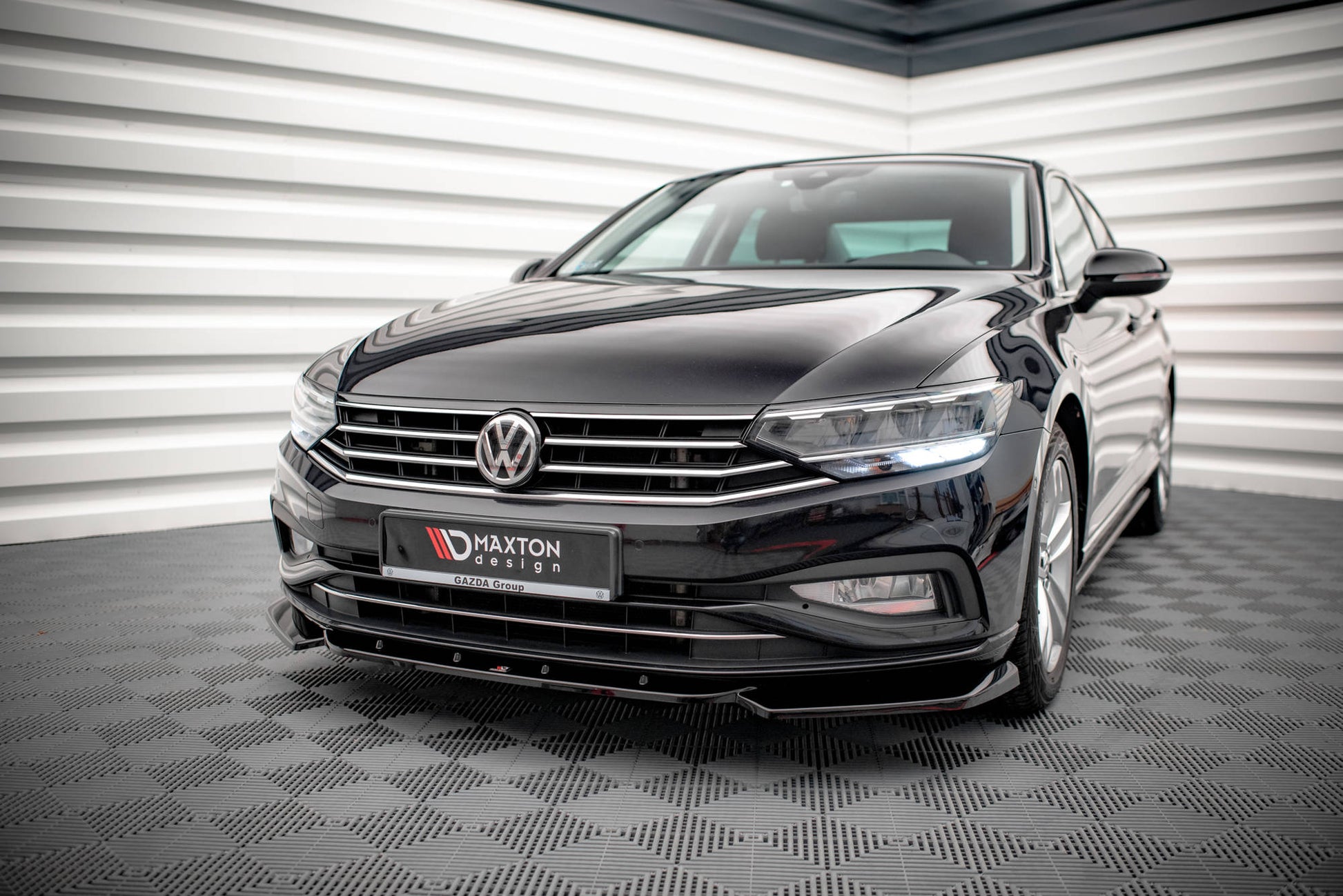 Front Ansatz V.1 für Volkswagen Passat B8 Facelift schwarz Hochglanz