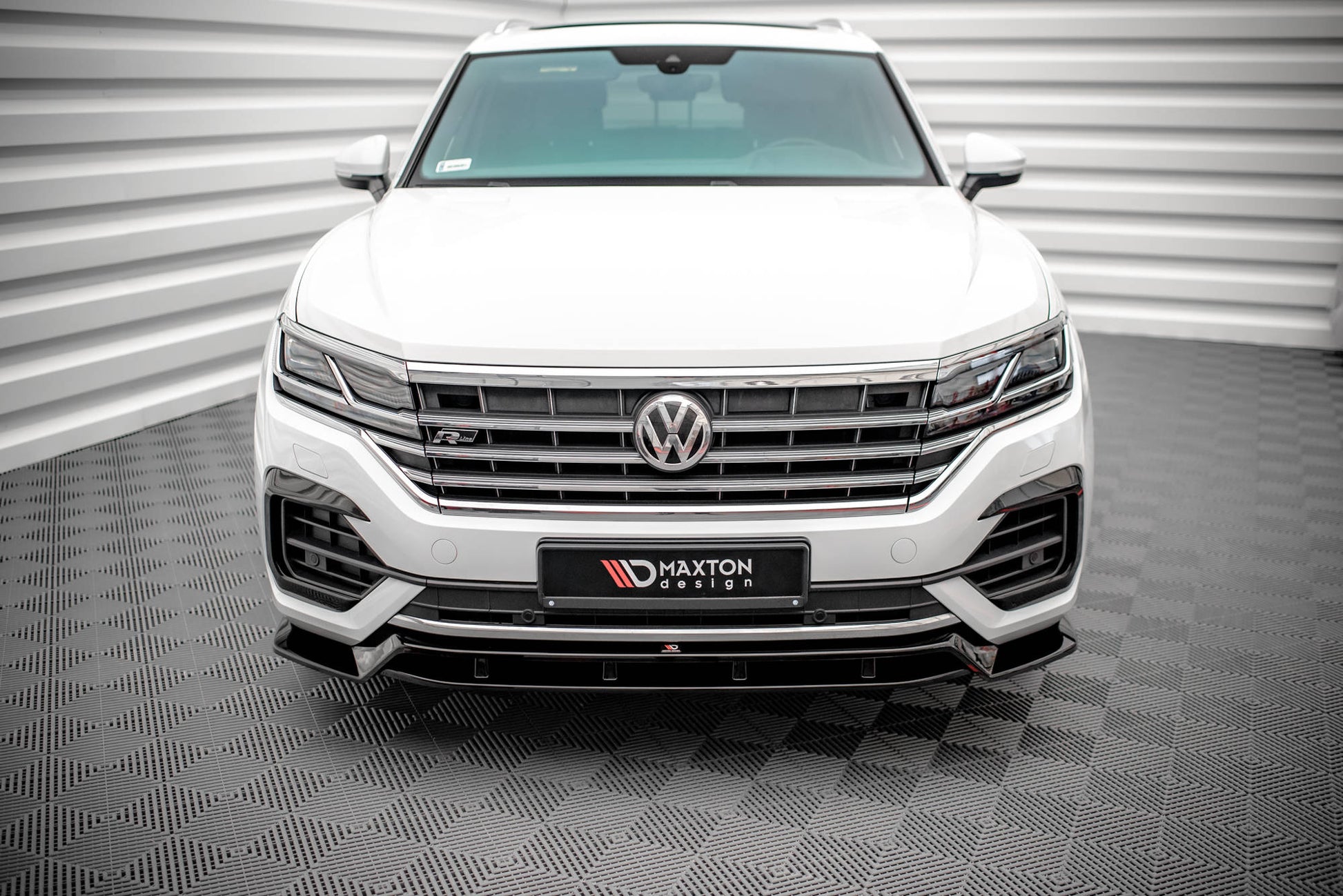 Front Ansatz für Volkswagen Touareg R-Line Mk3 schwarz Hochglanz