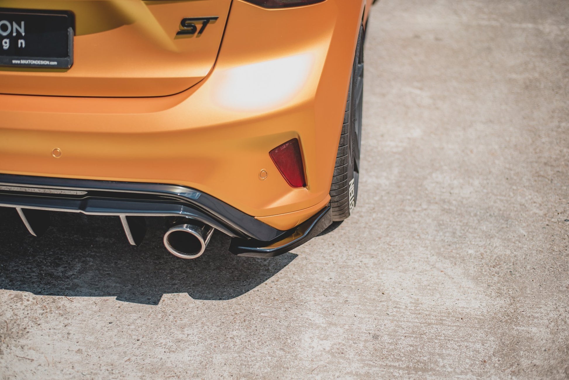 Heck Ansatz Flaps Diffusor V.3 für Ford Focus ST Mk4  schwarz Hochglanz