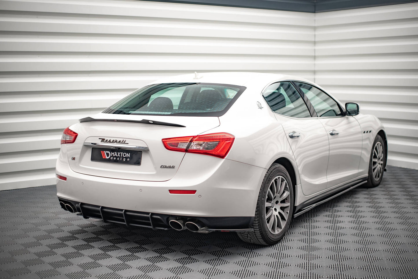 Heck Ansatz Flaps Diffusor für Maserati Ghibli Mk3 Carbon Look