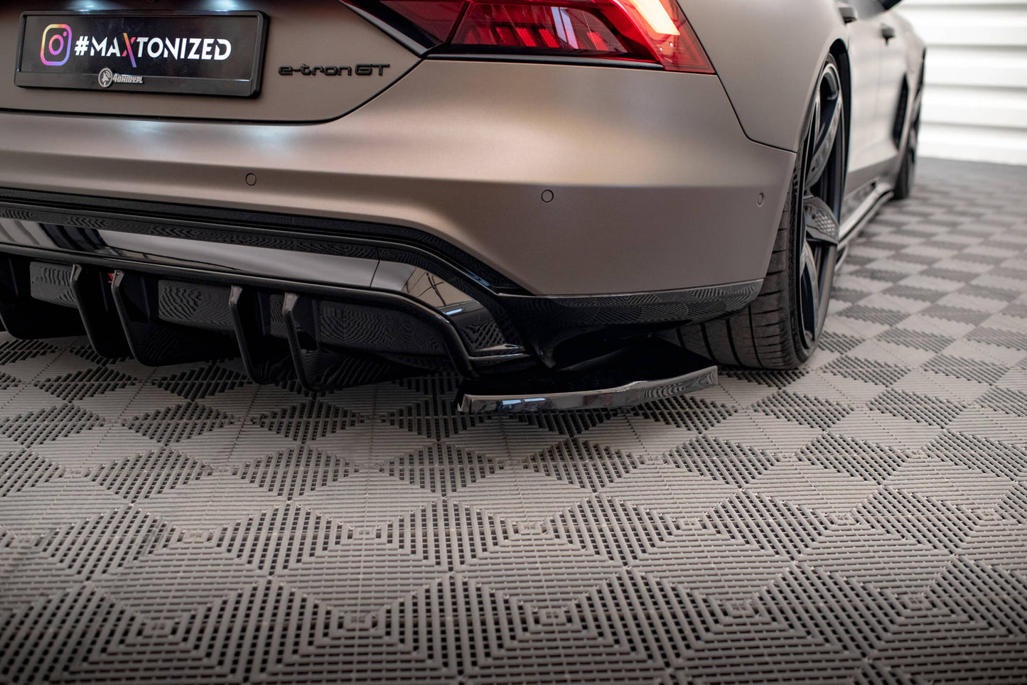Heck Ansatz Flaps Diffusor V.2 für Audi e-Tron GT / RS GT Mk1 Carbon Look