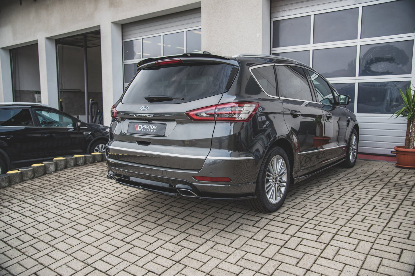 Mittlerer Diffusor Heck Ansatz für Ford S-Max Vignale Mk2 Facelift schwarz Hochglanz