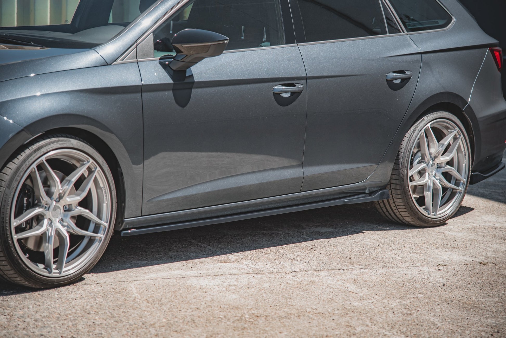 Seitenschweller Ansatz für V.4 Seat Leon Cupra / FR Mk3 FL schwarz matt