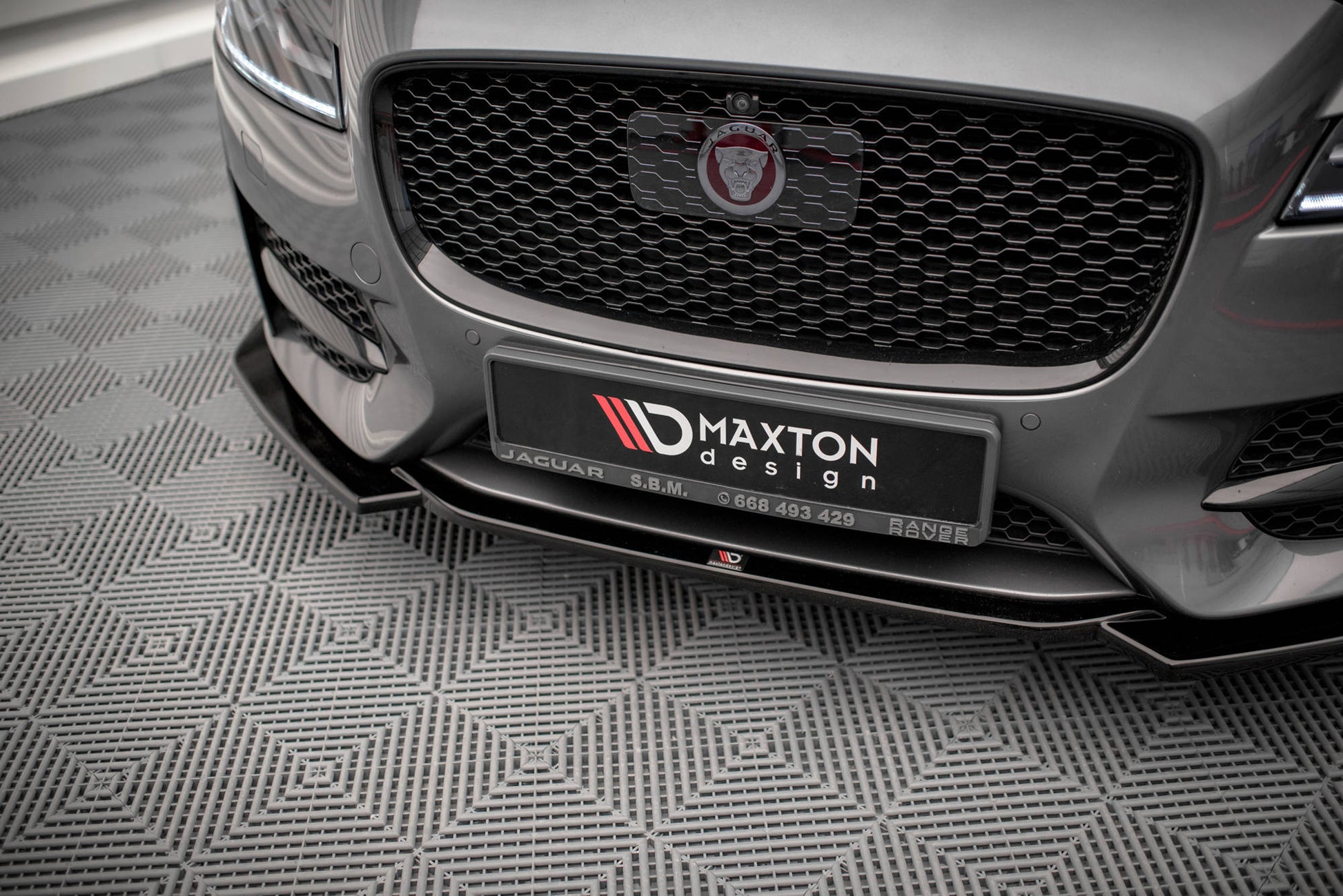 Front Ansatz V.1 für Jaguar XF R-Sport Mk2 schwarz matt