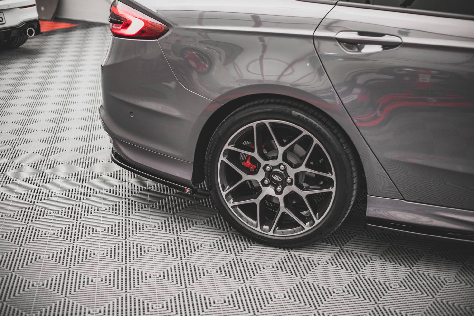 Heck Ansatz Flaps Diffusor V.1 für Ford Mondeo ST-Line Mk5 Facelift Carbon Look