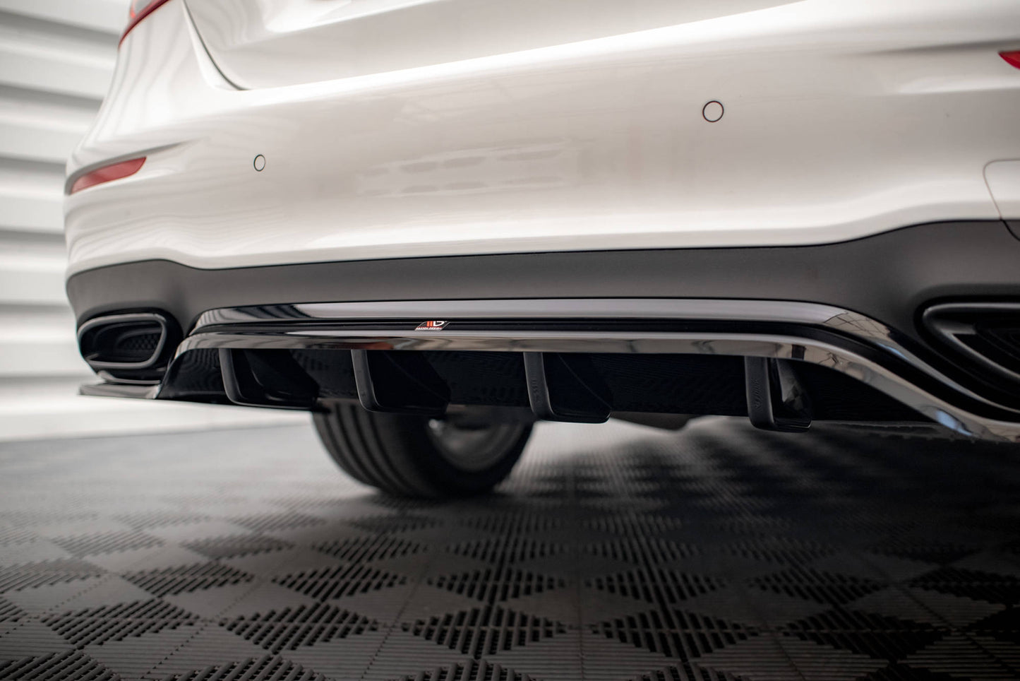 Mittlerer Diffusor Heck Ansatz DTM Look für Mercedes-Benz E AMG-Line W213 Facelift schwarz matt