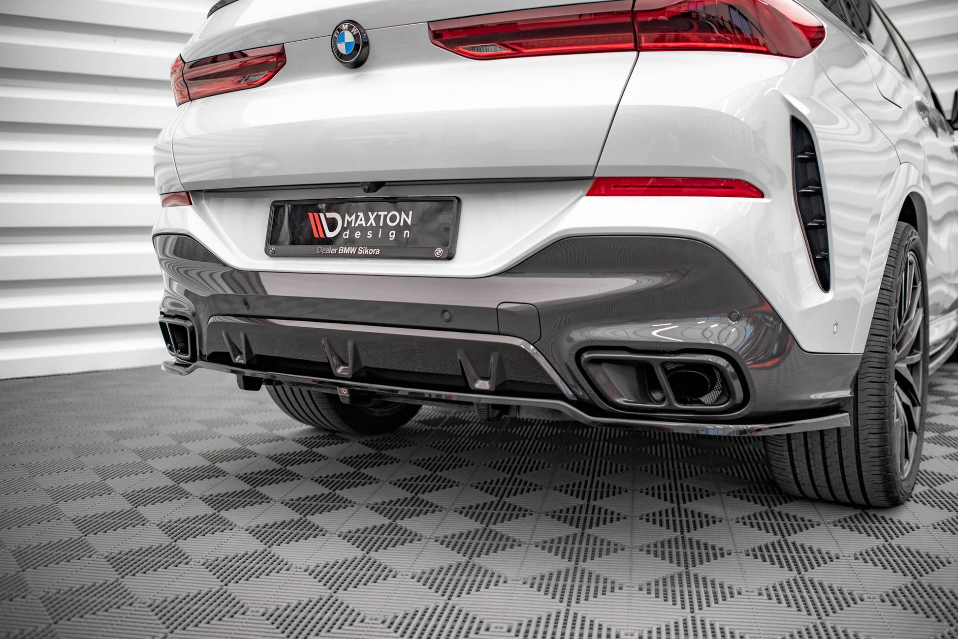 Mittlerer Diffusor Heck Ansatz DTM Look für V.1 BMW X6 M-Paket G06 schwarz Hochglanz