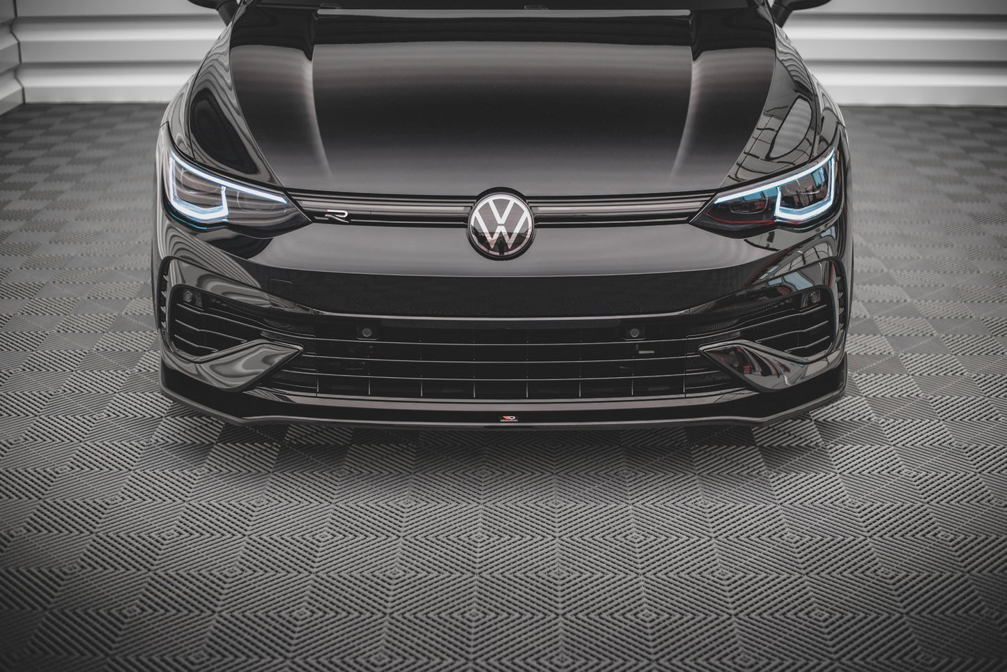 Front Ansatz V.3 für Volkswagen Golf R Mk8 schwarz Hochglanz