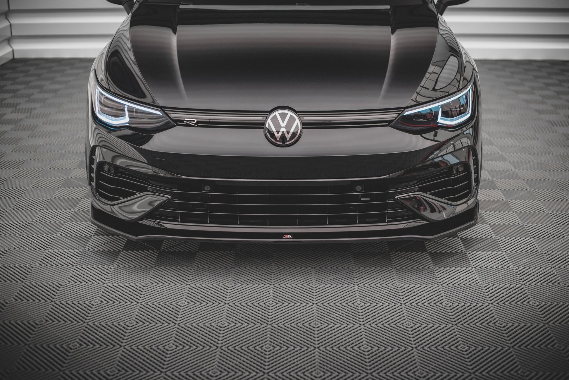 Front Ansatz V.3 für Volkswagen Golf R Mk8 schwarz Hochglanz