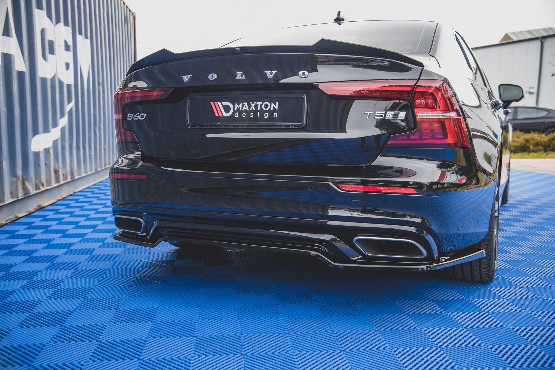 Mittlerer Diffusor Heck Ansatz für Volvo S60/V60 R-Design Mk3 schwarz Hochglanz