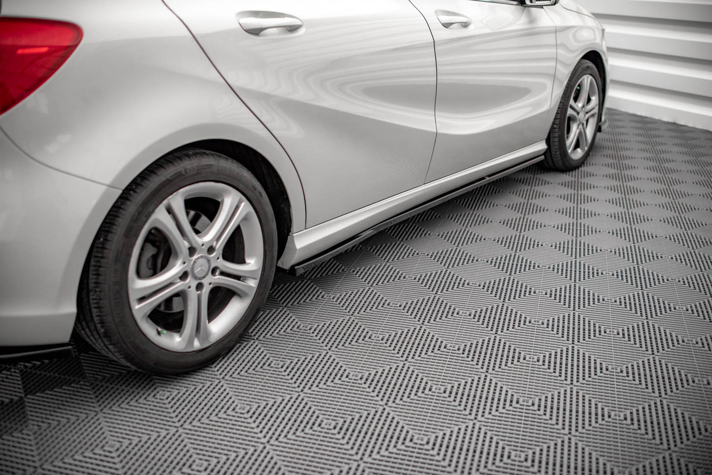 Seitenschweller Ansatz für V.2 für Mercedes-Benz A W176 schwarz Hochglanz