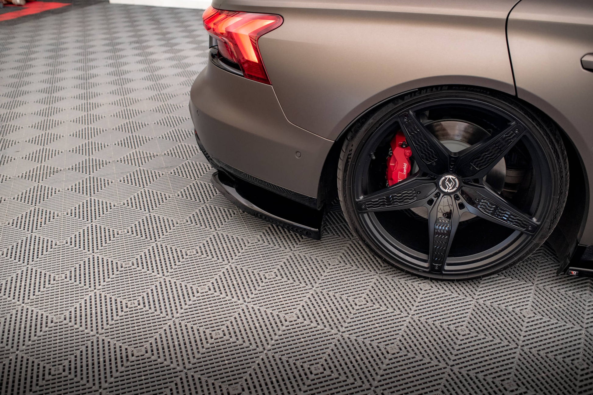 Heck Ansatz Flaps Diffusor V.2 für Audi e-Tron GT / RS GT Mk1 Carbon Look