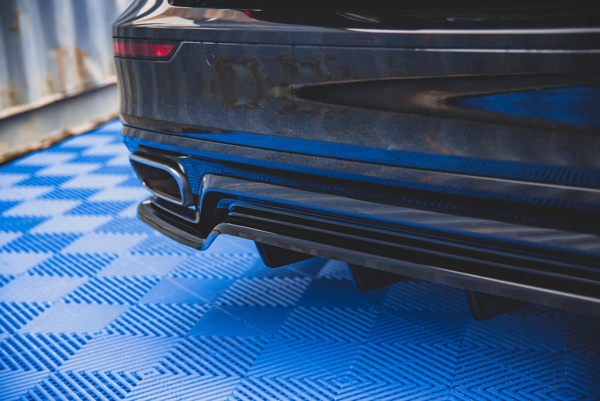 Mittlerer Diffusor Heck Ansatz DTM Look für Volvo S60/V60 R-Design Mk3 schwarz Hochglanz