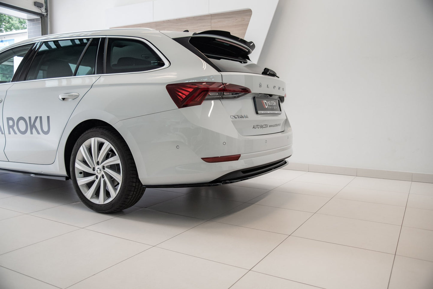 Mittlerer Diffusor Heck Ansatz für Skoda Octavia Mk4 schwarz matt