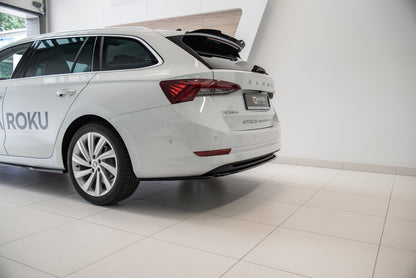 Mittlerer Diffusor Heck Ansatz für Skoda Octavia Mk4 schwarz Hochglanz