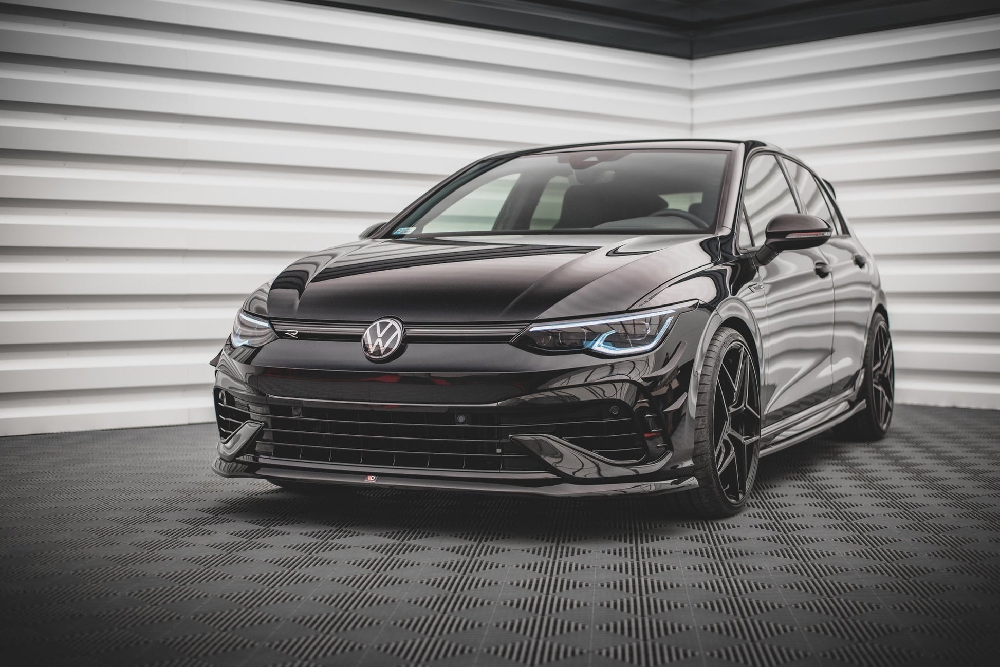 Front Ansatz V.5 für Volkswagen Golf R Mk8 Carbon Look
