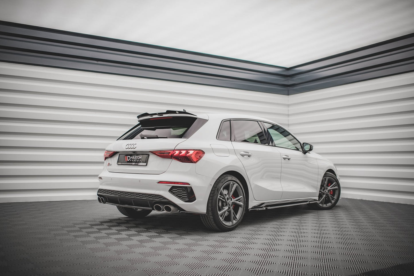 Seitenschweller Ansatz für Audi S3 / A3 S-Line 8Y schwarz Hochglanz