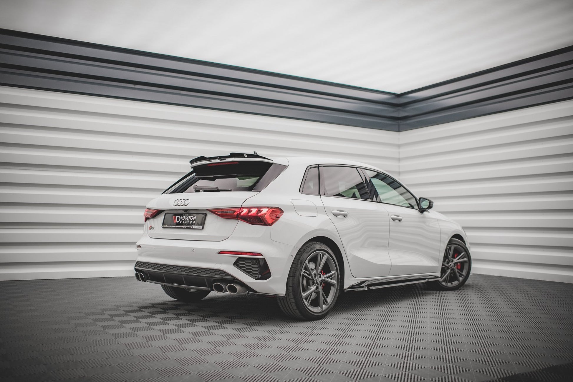 Seitenschweller Ansatz für Audi S3 / A3 S-Line 8Y schwarz Hochglanz