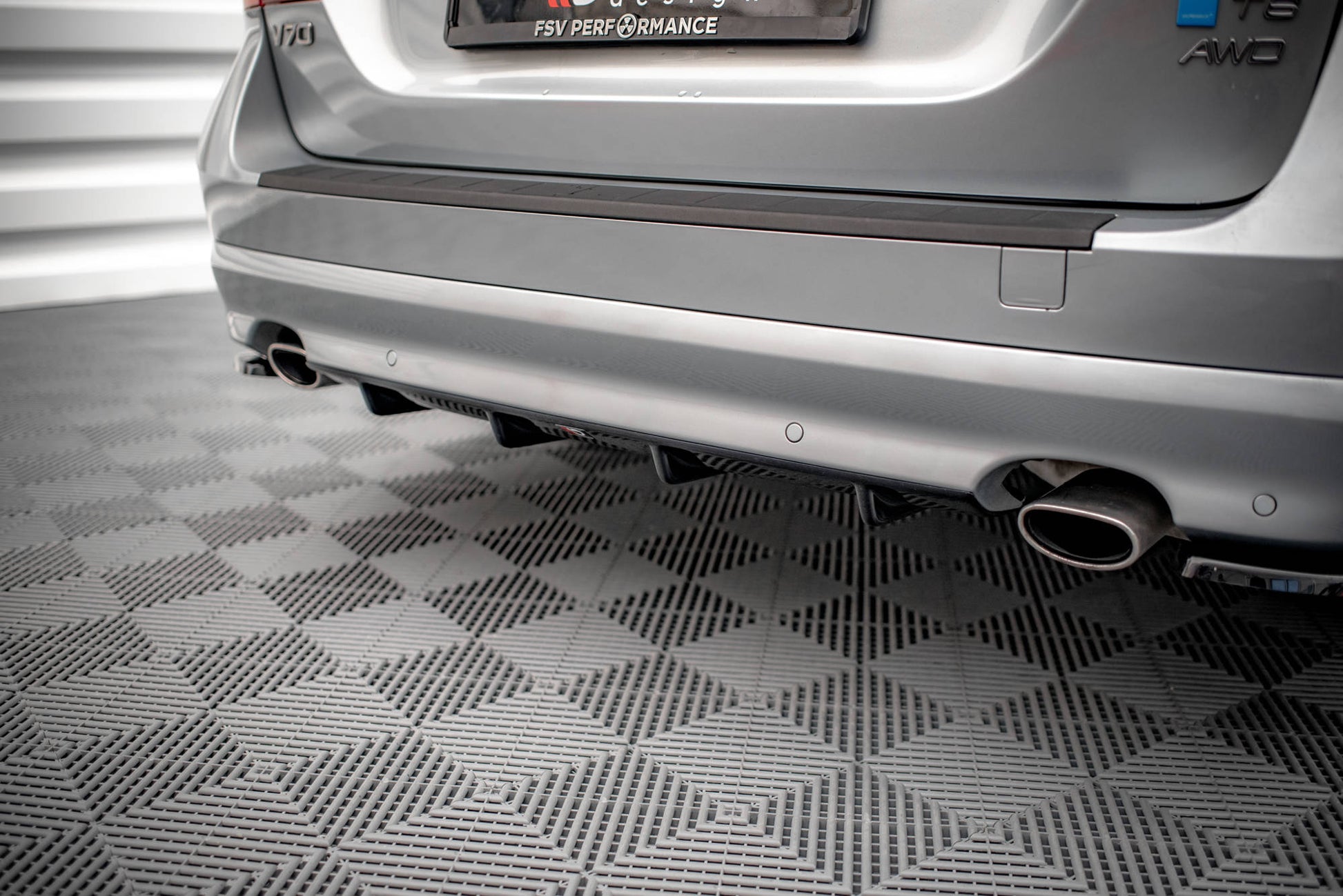 Diffusor Heck Ansatz für Volvo V70 Mk3 Carbon Look