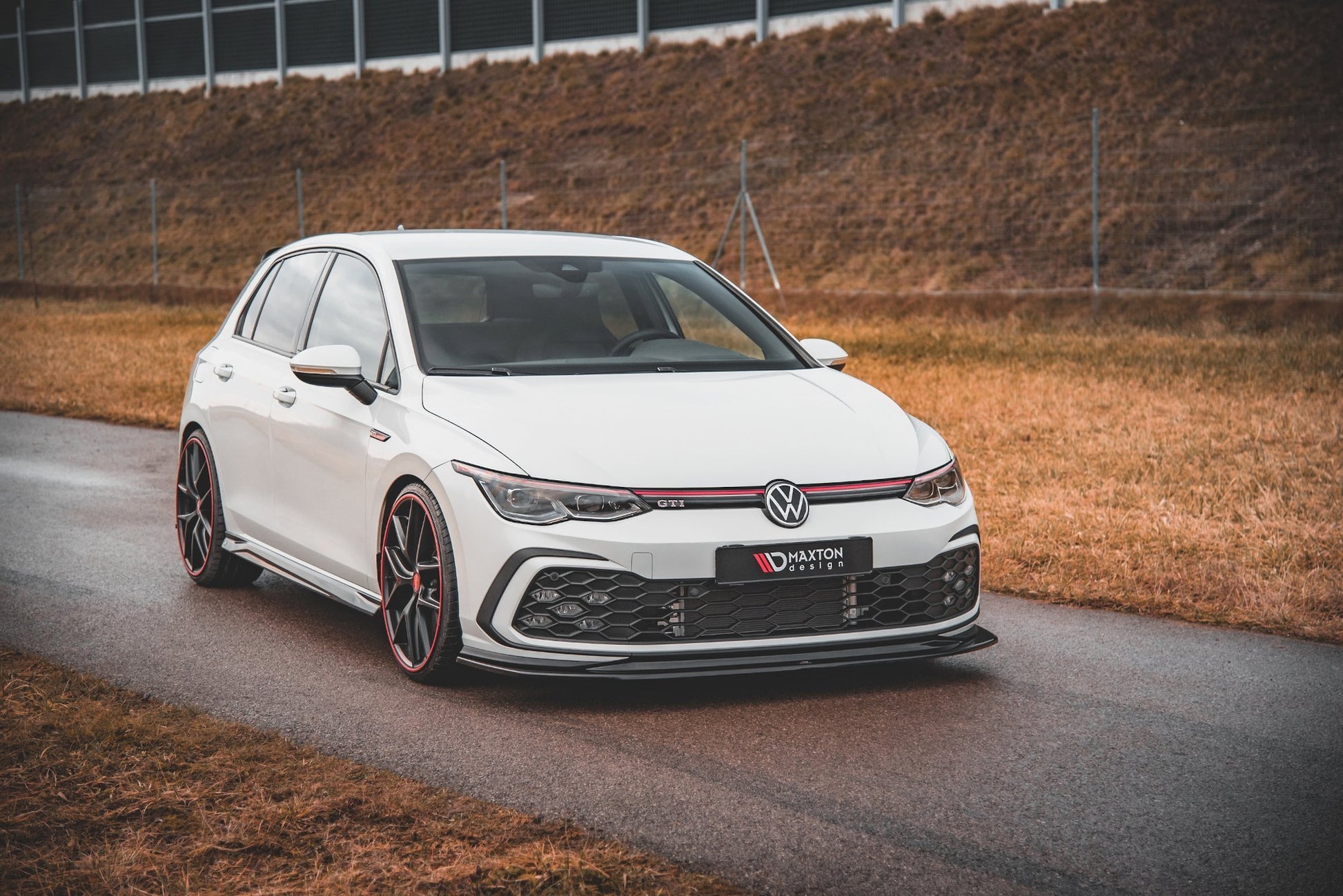 Front Ansatz V.5 für Volkswagen Golf 8 GTI schwarz Hochglanz