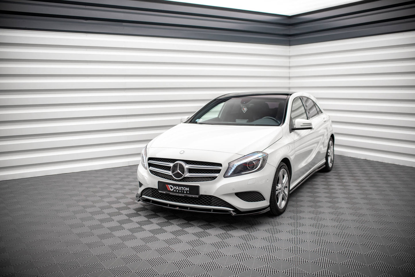 Front Ansatz V.1 für Mercedes-Benz A W176 schwarz Hochglanz