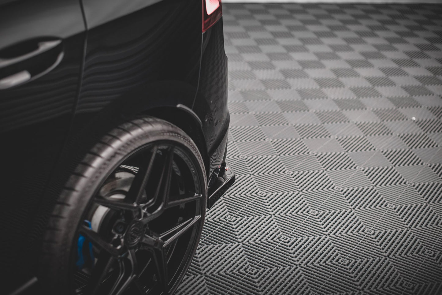 Heck Ansatz Flaps Diffusor V.2 für Volkswagen Golf R Mk8 schwarz matt