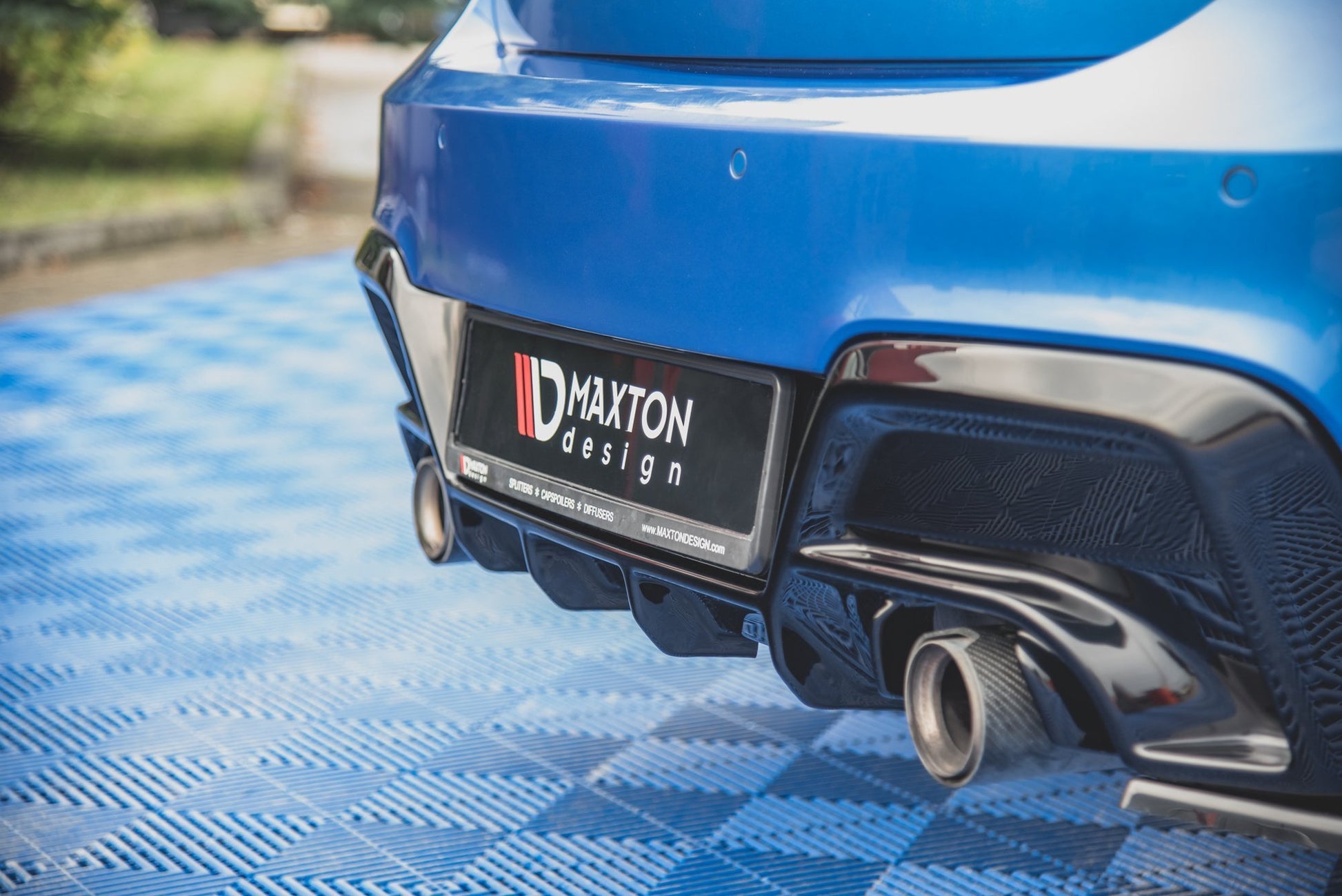 Heck Ansatz Flaps Diffusor V.2 für BMW M135i F20 Carbon Look