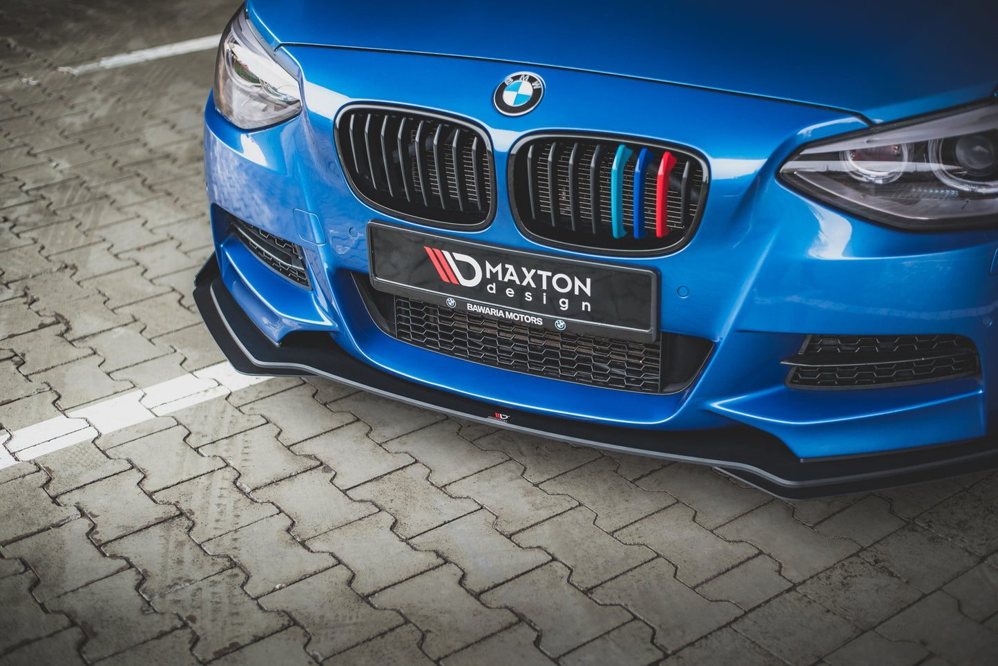 Robuste Racing Front Ansatz für passend +Flaps für BMW M135i F20 schwarz Hochglanz