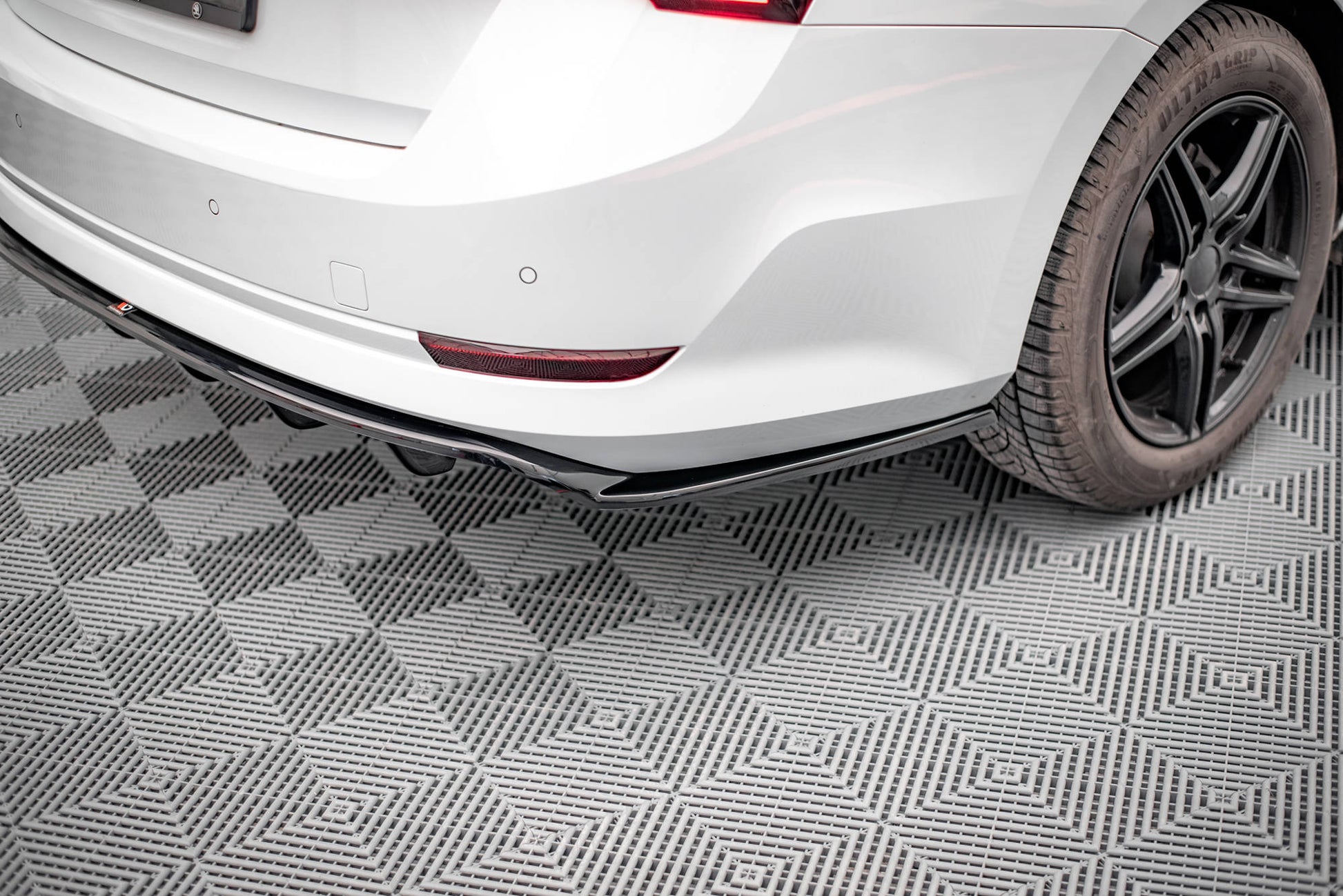Mittlerer Diffusor Heck Ansatz DTM Look für Skoda Octavia Mk4 Carbon Look