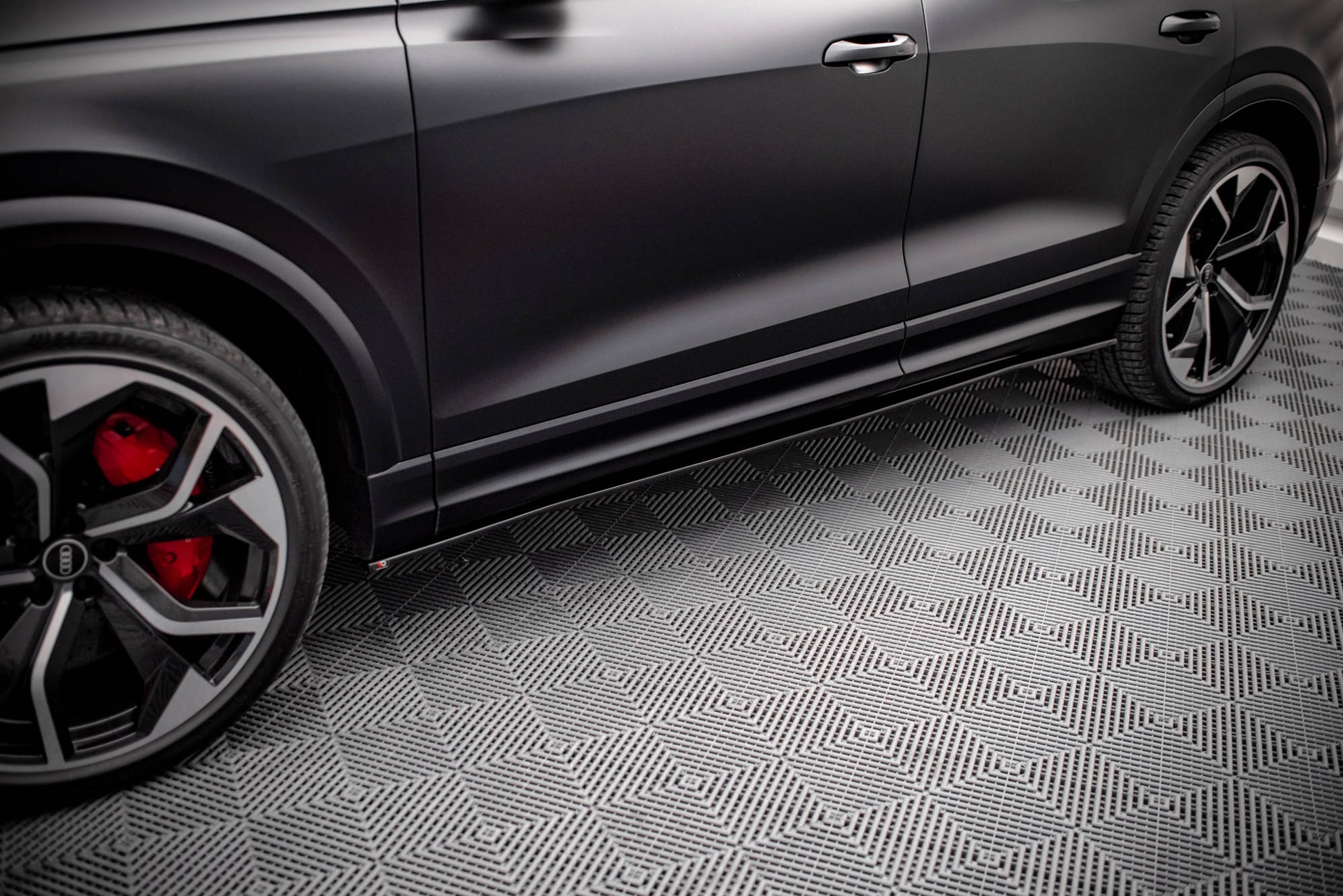 Seitenschweller Ansatz für Audi RSQ8 Mk1 schwarz Hochglanz